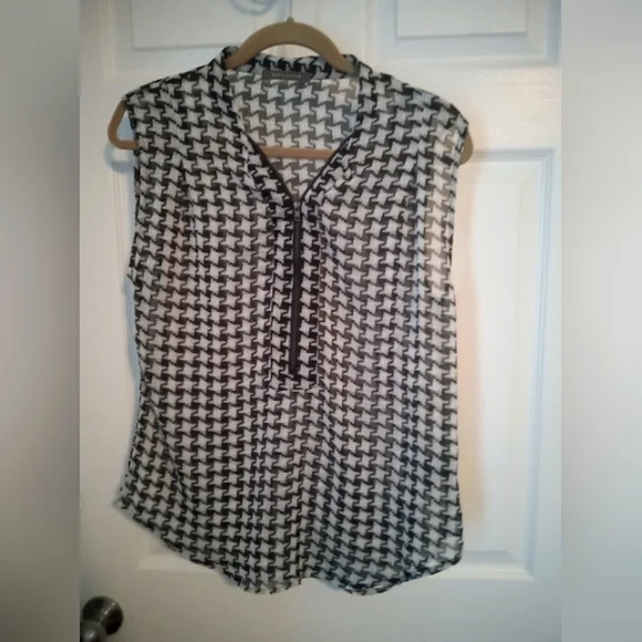 Suzy Shier Top - Picture 5 of 5